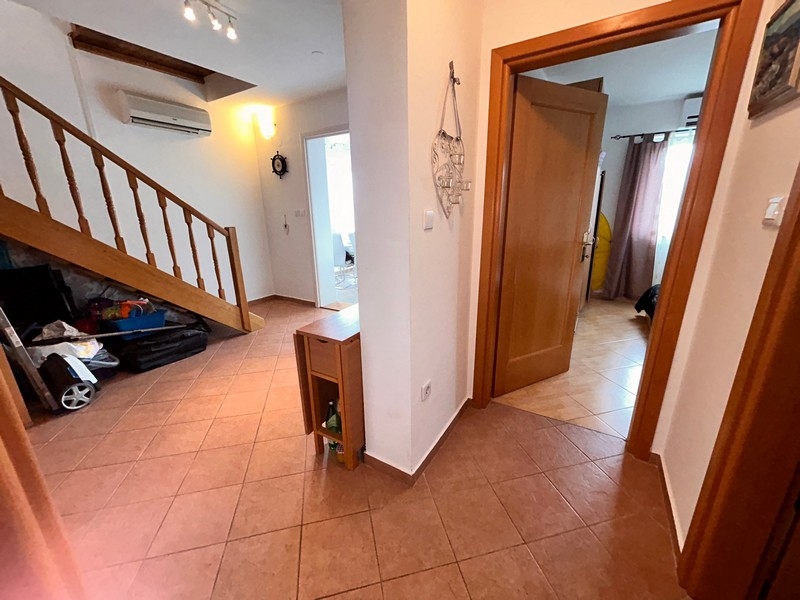 Předsíň a vstupní prostor a klimatizace.