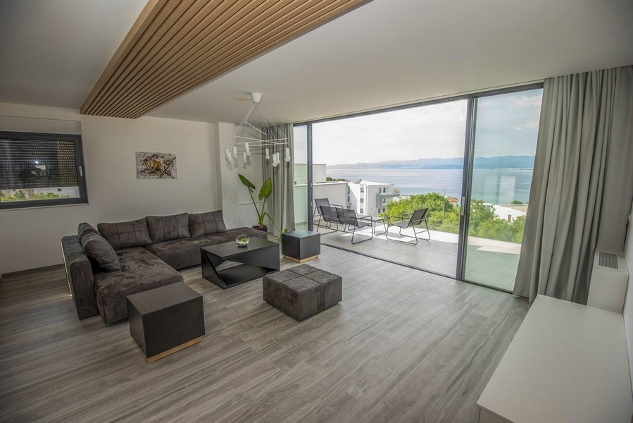 Moderní obytná oblast nemovitosti A3394 v Chorvatsku na ostrově Krk.