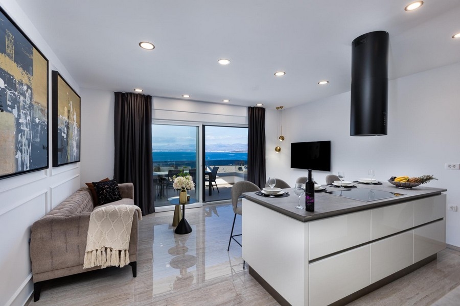 Otevřená kuchyně a obývací prostor bytu A3395 v Chorvatsku - Panorama Scouting.