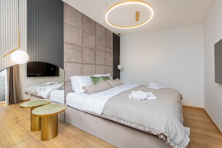 Luxusní ložnice s TV - nemovitost A3395 v Chorvatsku.