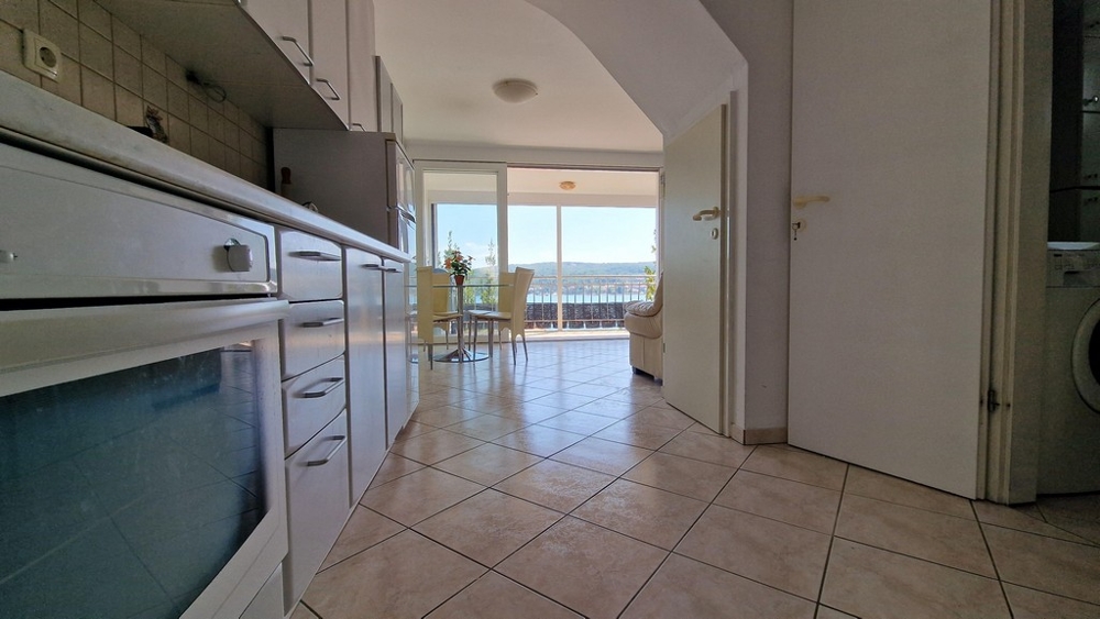 Výhled na moře z jídelny.