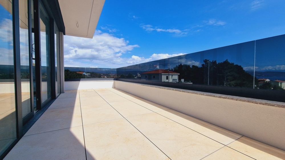 Velká terasa bytu A3419, který je na prodej na ostrově Krk.