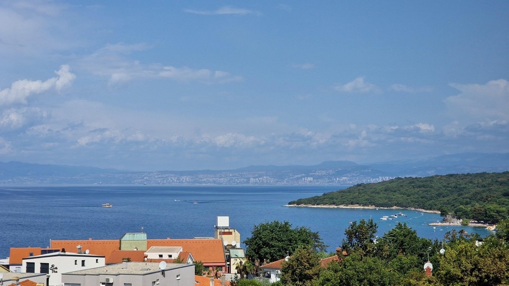 Kupte si apartmán s krásným výhledem na moře na ostrově Krk v Chorvatsku - Panorama Scouting.