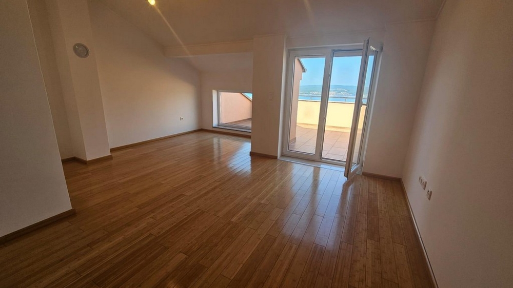 Obytná část v podkroví bytu.