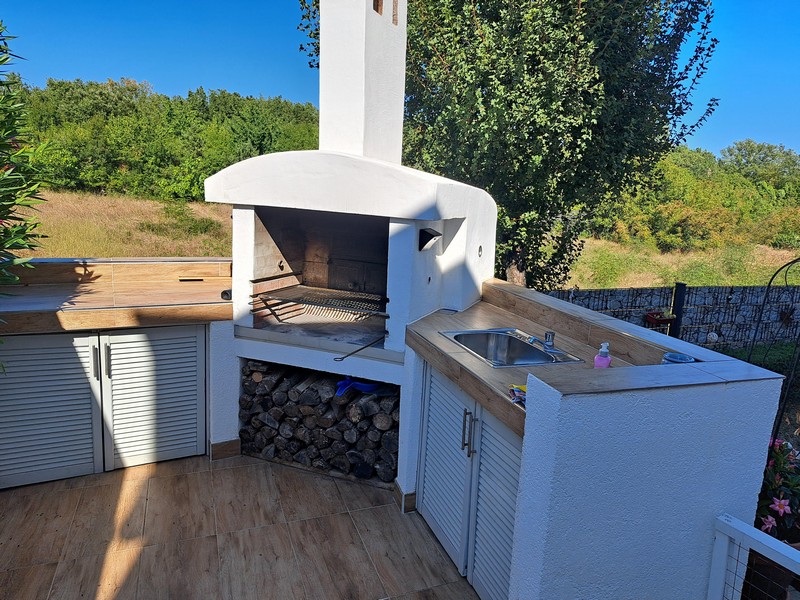 Letní kuchyně s grilem v objektu A3446, ostrov Krk.