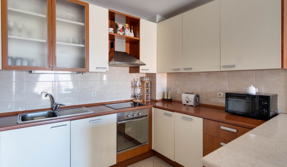 Prostorná kuchyně nemovitosti A3462 v Chorvatsku.