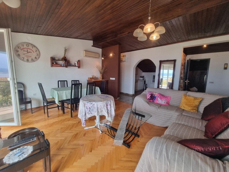 V objektu je zařízený obývací pokoj.