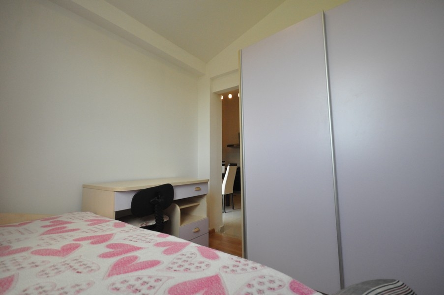 Ložnice s psacím stolem