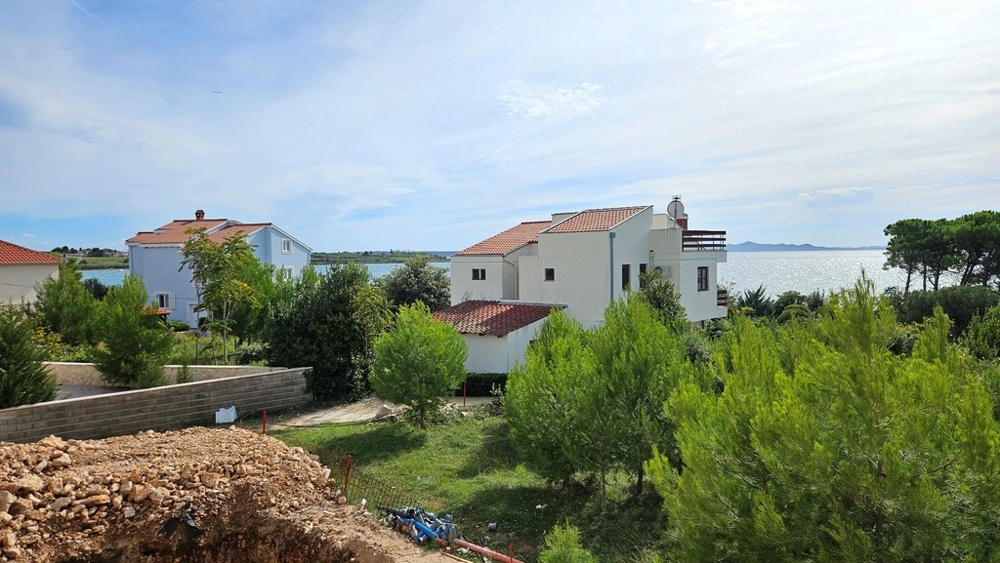 Výhled na moře ze zahrady apartmánu A3489 v Privlace nedaleko Zadaru.