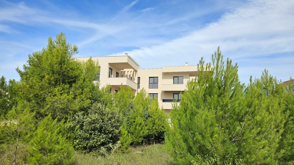 Nová budova v Privlaka, Chorvatsko - Panorama Scouting A3489.