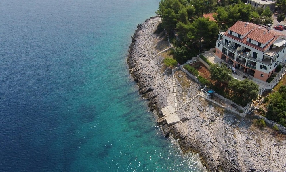 Prodám apartmán v 1. řadě u moře v Chorvatsku.