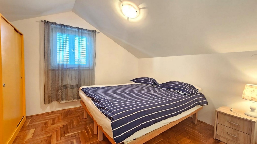 Ložnice v podkroví.