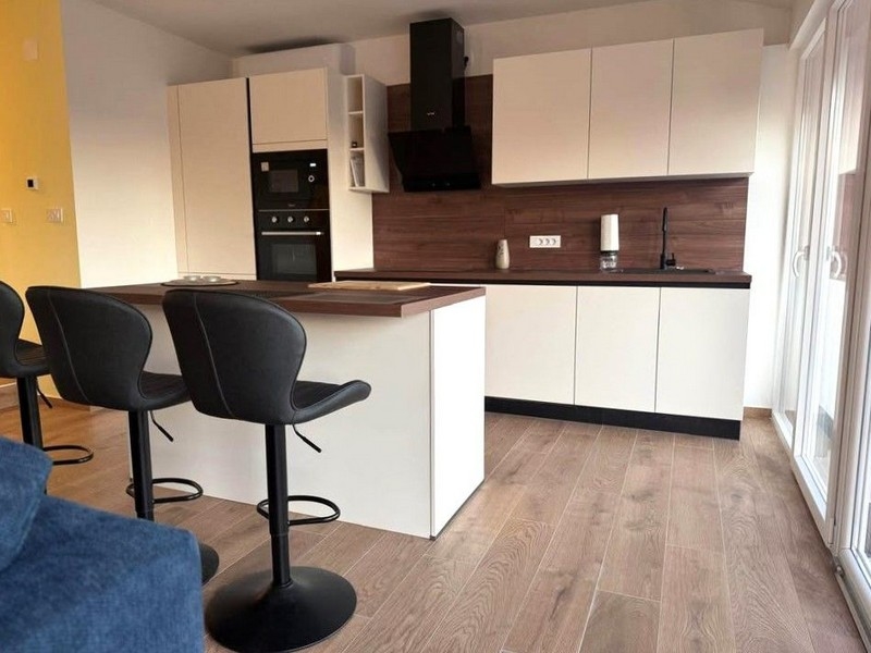 Moderní kuchyně bytu A3523, který je na prodej v Matulji, Chorvatsko.