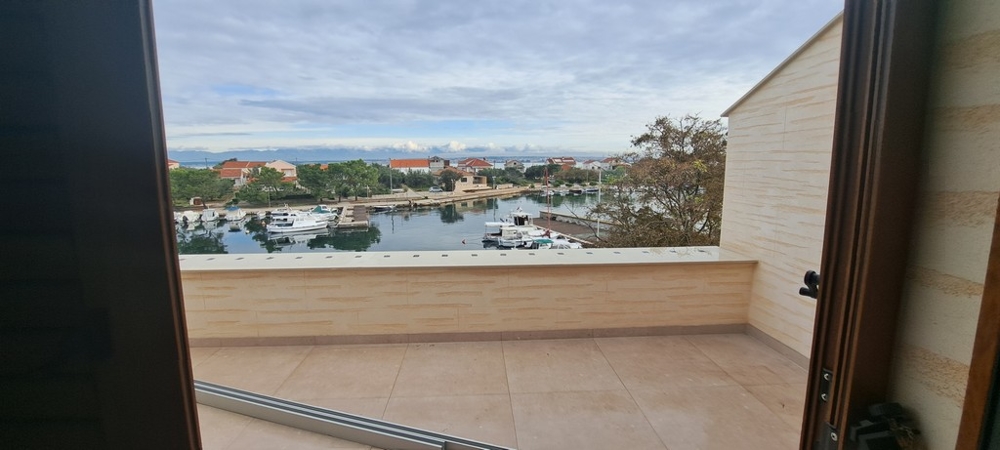 Terasa s výhledem na moře v Poljaně