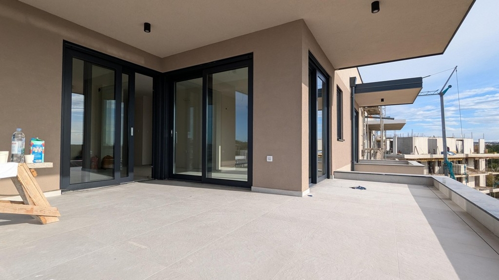 Krytá terasa bytu A3536 u Poreče na Istrii.