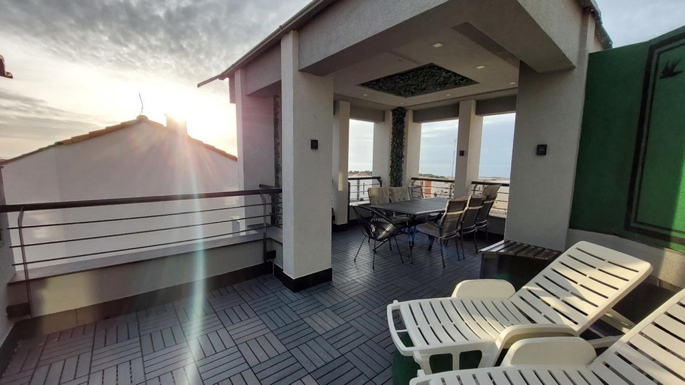 Velká terasa bytu A3545 v Chorvatsku.