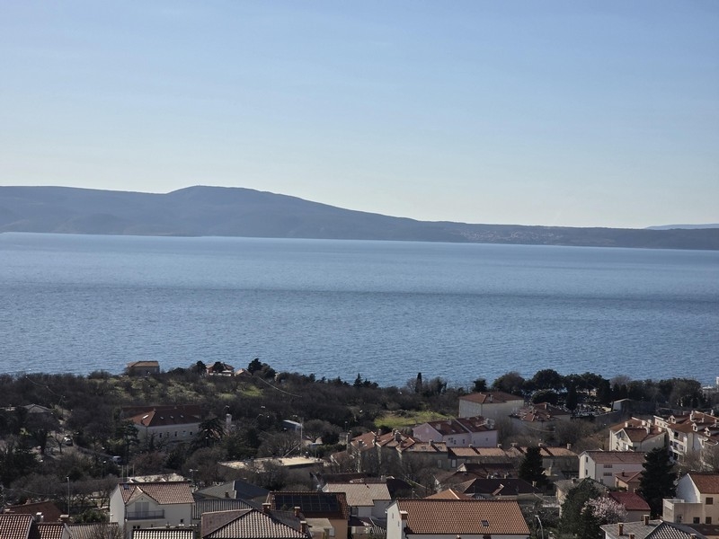 Panoramatický výhled na moře a pobřeží