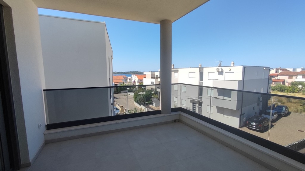 Interiér bytu s oknem