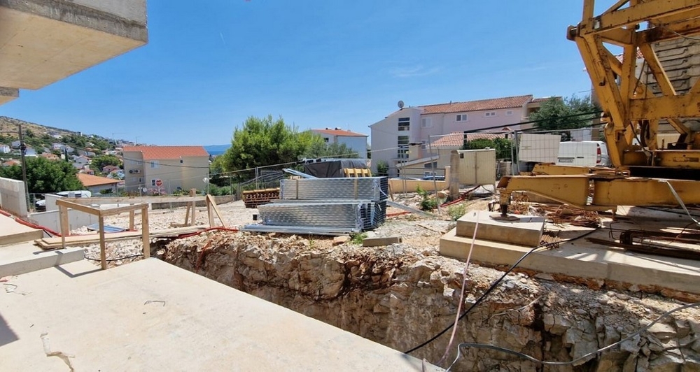 Stavební fáze s výhledem na moře - ostrov Čiovo.