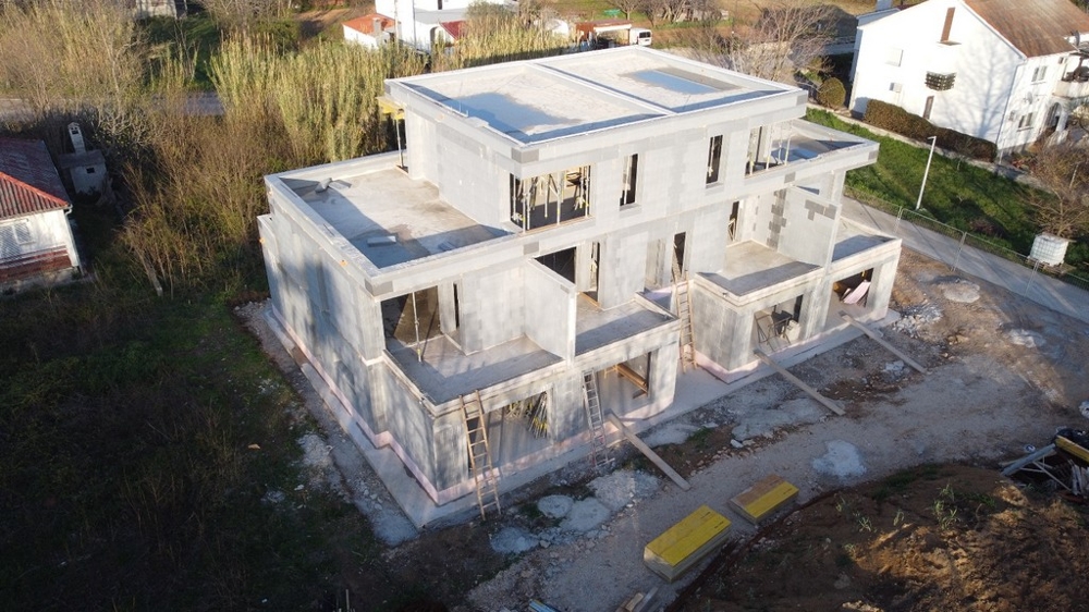 Letecký pohled na skořápku v klidné lokalitě