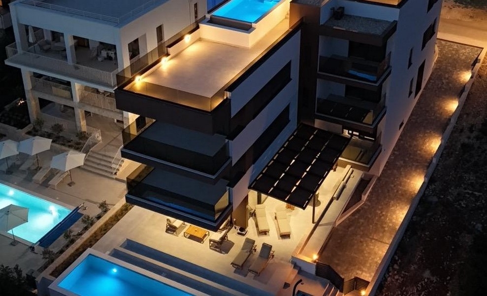 V této nové budově je na prodej penthouse A3617 nedaleko Zadaru.