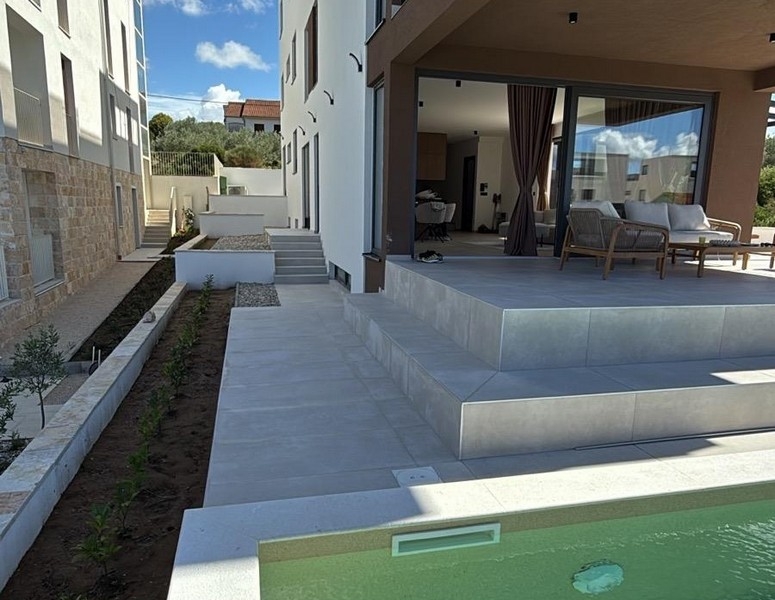 Moderní novostavba vily s výhledem na moře v Kozino