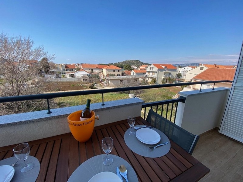 Pohled z balkonu bytu A3639 - na prodej na Murteru v Chorvatsku.