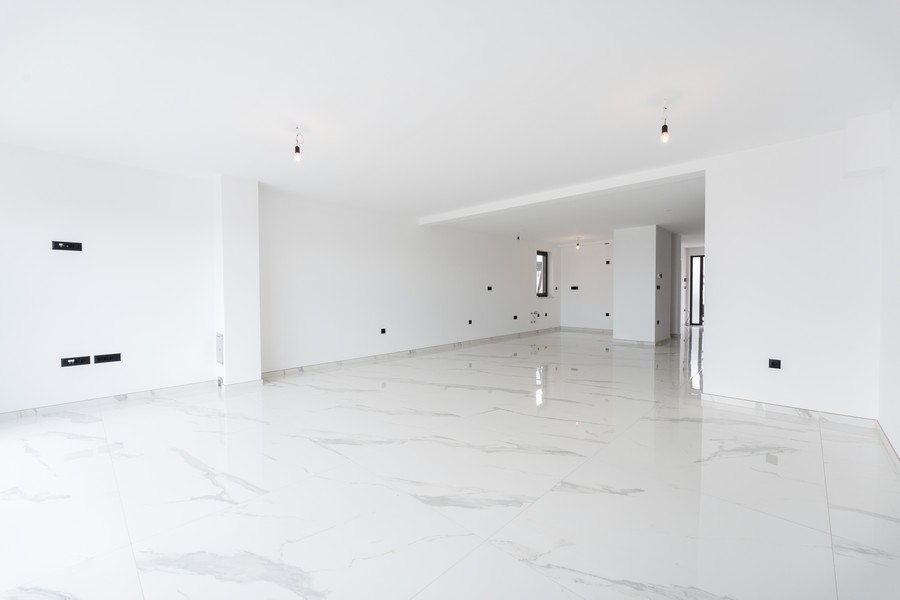 Prostorný otevřený obývací prostor