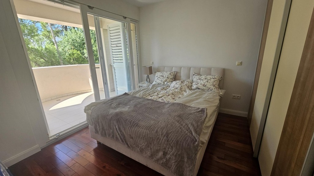 Ložnice se vstupem na balkon