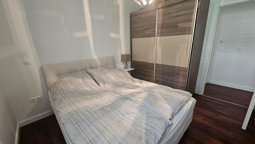 Ložnice s velkou šatní skříní