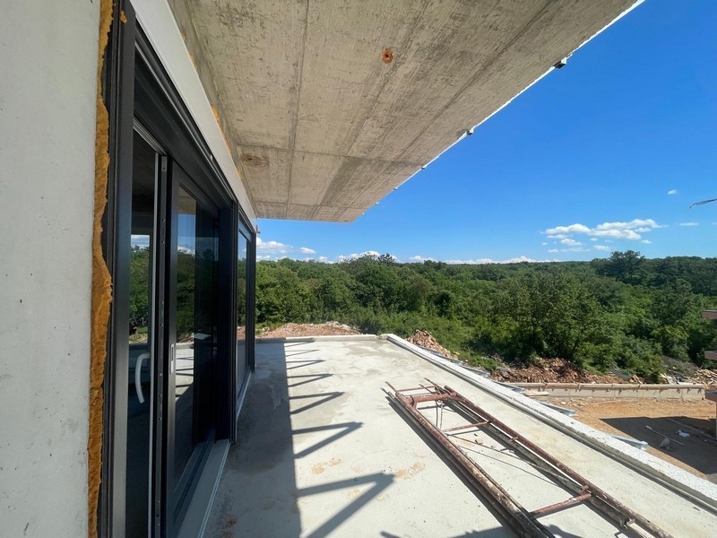 Velká terasa s výhledem do zeleně