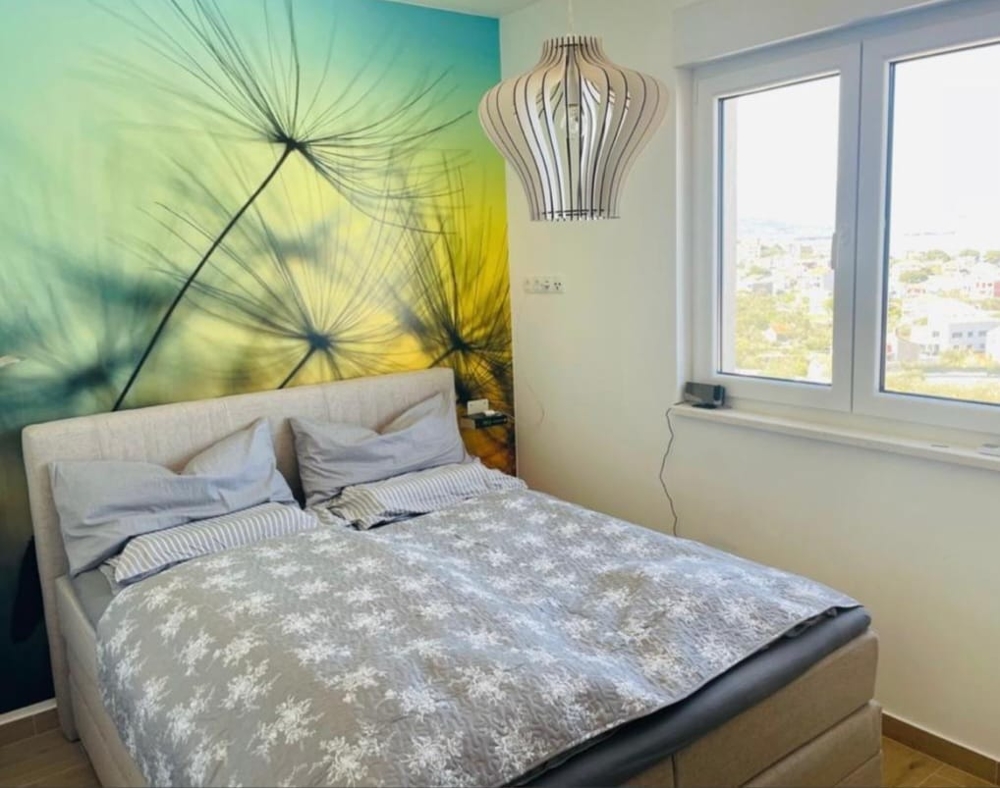 Ložnice s nástěnnou malbou