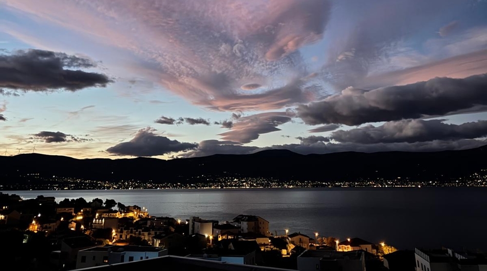 Výhled na moře večer - nemovitost A3661 v Dalmácii.