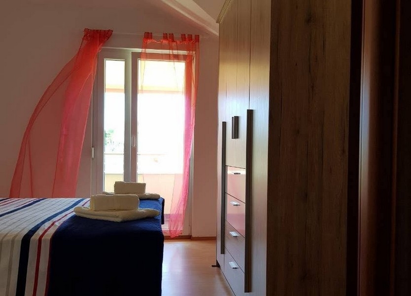 Ložnice se vstupem na balkon