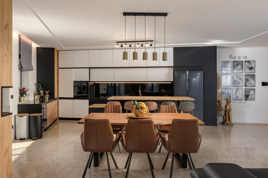 Kuchyň a jídelna nemovitosti A3669 v Chorvatsku.