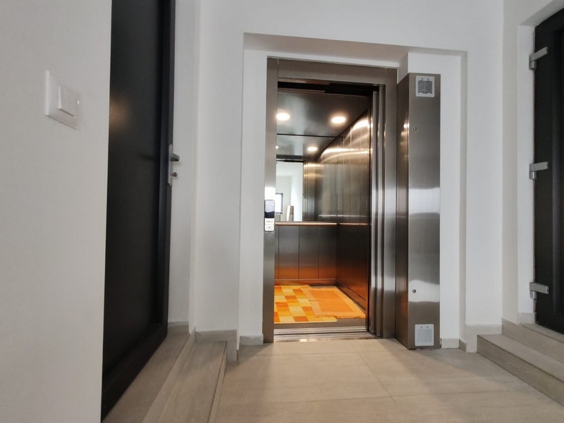 Výtah v budově nemovitosti A3671, Chorvatsko.