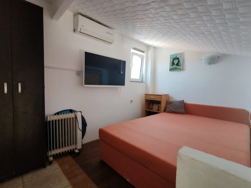 Ložnice s klimatizací a televizí