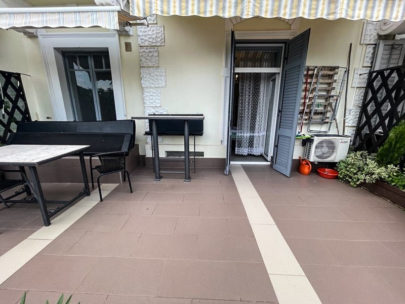 Pohled na byt z terasy.