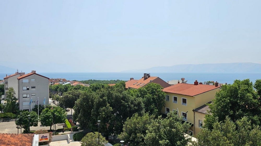 Výhled na moře z centra města Novi Vinodolski