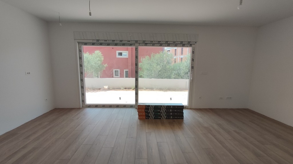 Obývací pokoj s výhledem na terasu a spoustou světla