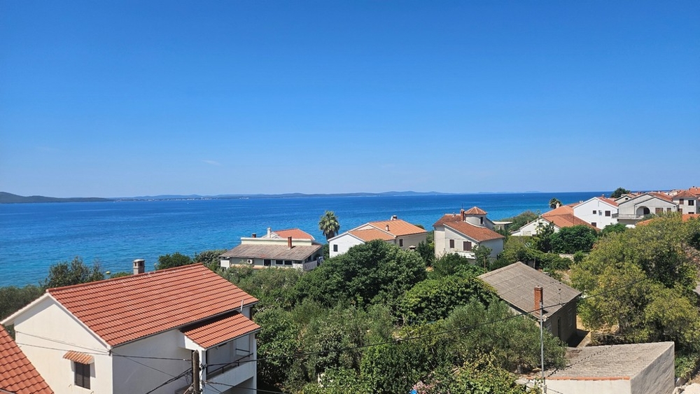 Výhled na moře z apartmánů A3682 v Diklo nedaleko Zadaru.