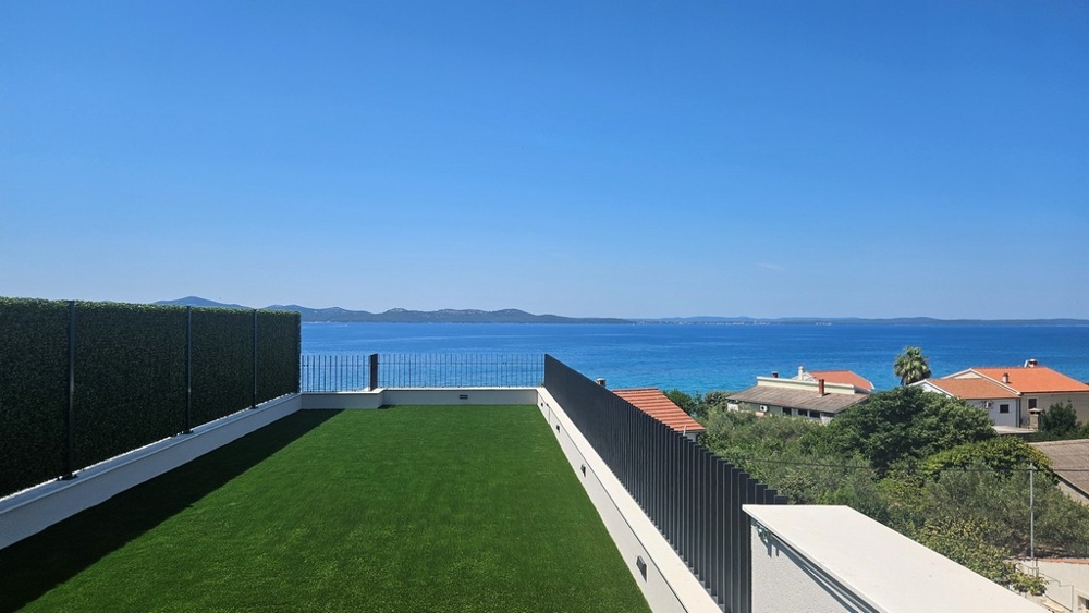 Střešní terasa apartmánů A3683 v Diklo - blízko moře.