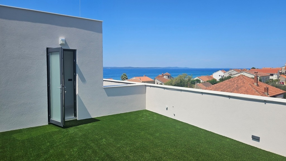 Přístup na střešní terasu s výhledem na moře