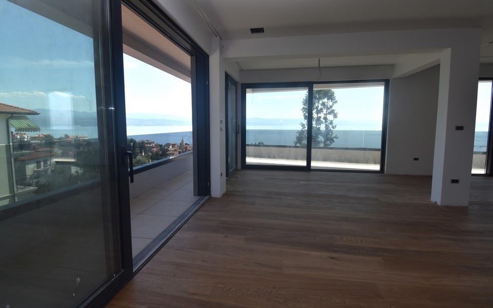 Moderní obývací pokoj nového bytu A3685 v Lovranu, Kvarnerský záliv.