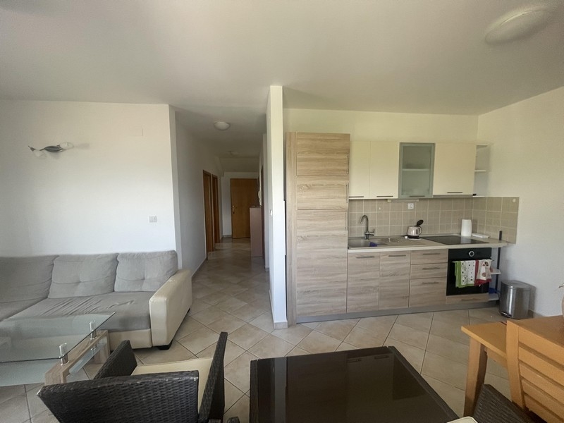 Obývací část a kuchyň.