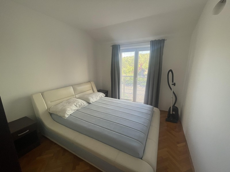 Ložnice s komfortem a výhledem.