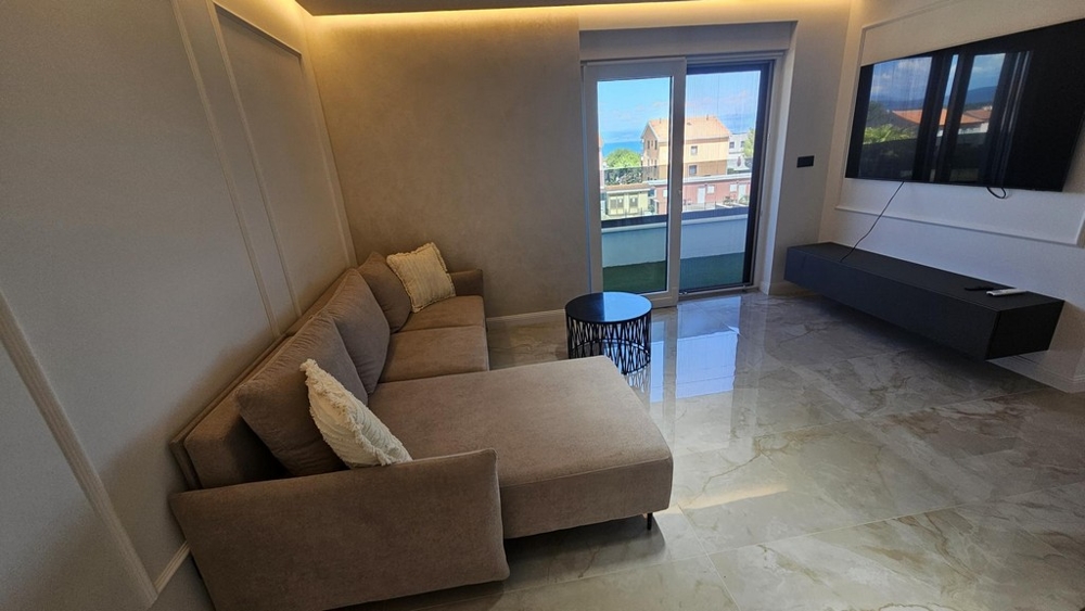 Obývací pokoj s výhledem na moře