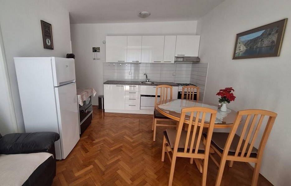 Kuchyň a jídelna apartmánu A3700 v Senj, Chorvatsko - Panorama Scouting.