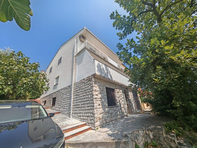 V této nemovitosti je k prodeji byt A3708 v Crikvenici.