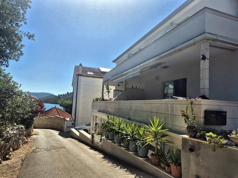 Přízemní byt u moře na prodej v Chorvatsku - Panorama Scouting.